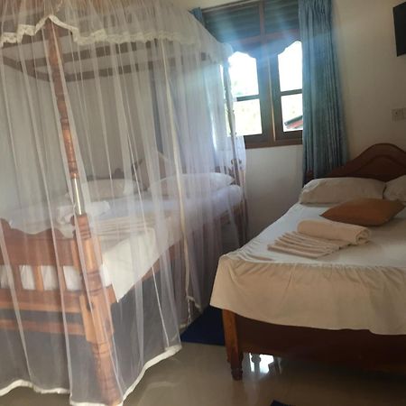 Damith Guest House 우나와투나 외부 사진